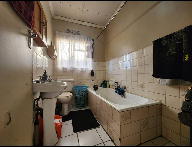 1 BEDROOM FLAT FOR SALE IN VANDERBIJLPARK CE 2